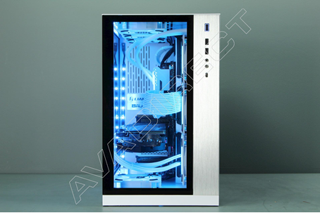 Lian Li PC-O11 front view